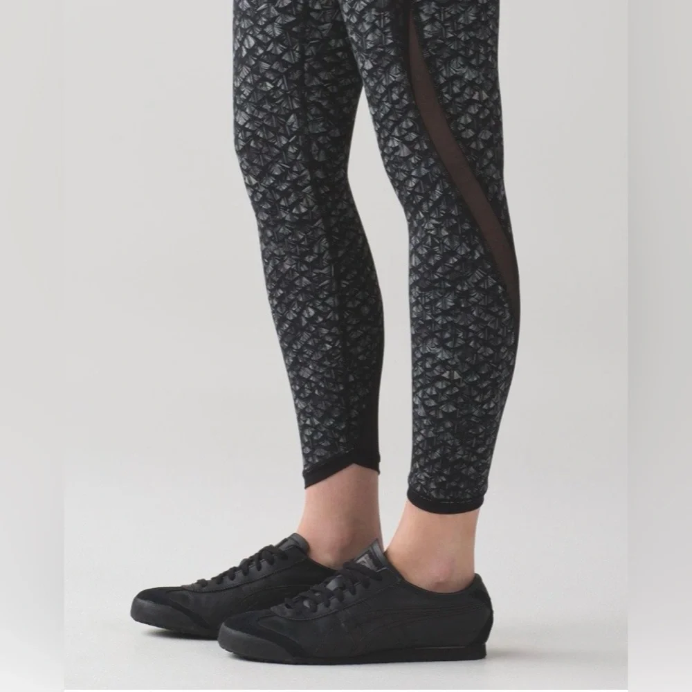 Lululemon Featherlight Light 7/8 Tight, Iridescent Multi Black Luxtreme, 10